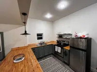 Quaint 1-bedroom Studio ~ Walk to Food & Drinks Các khách sạn ở Knox County