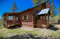 Charming Mountain Cabin with Hot Tub and Scenic Views - Cozy Retreat
