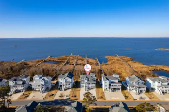 Stunning Coastal Retreat with Private Pool and Game Room - Luxurious Escape