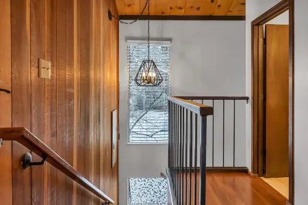 Charming Mountain Retreat with Outdoor Decks - Cozy Tranquil Escape