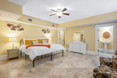 Charming Historical Retreat with Modern Comforts - Delightful Escape