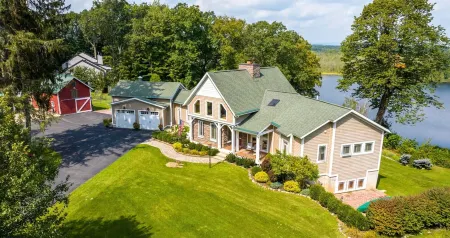 Saratoga Waterfront Retreat Near Town, Track and Golf - 3Br, 4BA