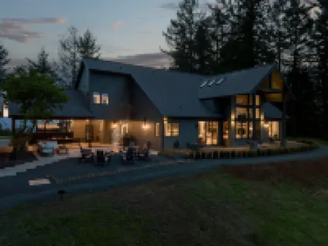 Escape to Wine Country, Luxurious Getaway Awaits! Hotels in 