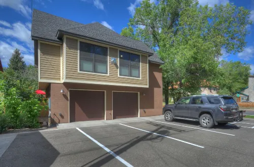 Stylish Townhome with Modern Kitchen and Views - Charming Retreat