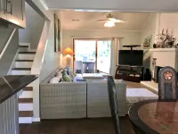 Stunning Golf Views and Modern Kitchen - Charming Cottage Retreat
