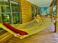 Relax in Natures Beauty: Private Log Cabin with Spacious Open Living Area
