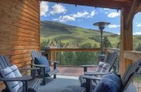 Spectacular Mountain Views and Private Hot Tub - Exquisite Multi-Level Haven
