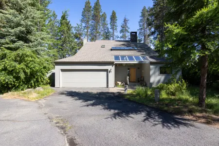 Private Hot Tub and Cozy Fireplace - Spacious Family Retreat