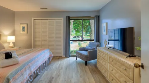 Charming Villa with Golf Course Views and Spacious Deck - Elegant Retreat