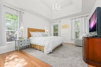 Tranquil Setting and Scenic Access - Charming Nature Retreat Hotel a Garden City