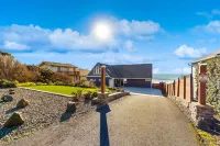 Oceanfront home with incredible Pacific view, private hot tub, deck grill & W/D