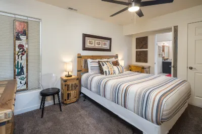 Private Hot Tub and Community Pool Access - Luxurious Cozy Oasis