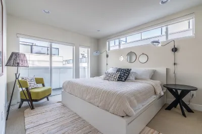 Rooftop Views and Prime Location - Elegant Urban Oasis Hotels in Eastlake