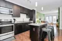Charming 1-BR Escape: City Views, Pool, and Gym