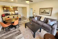 Cozy Retreat with Fully Equipped Kitchen - Charming Mountain Haven