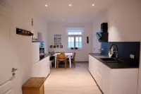 Stilvolle 5 Ferienwohnung in Historischem Gutshaus am Fluss mit Panoramablick Hotels in Lenzen