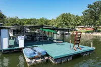 Gentle Lot with Swim Area and Dock Amenities - Captivating Fishing Haven
