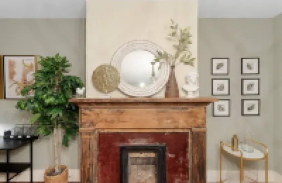 Charming Townhome above Award-Winning Restaurant - Elegant Getaway