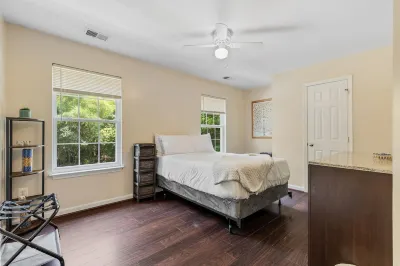 Spacious Home with Gourmet Kitchen and Outdoor Deck - Stunning Retreat