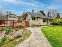 Spacious Retreat with Pool and Condos - Luxurious Escape