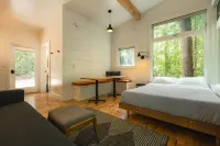 Charming Cabin with Outdoor Fire Pit and Cozy Nook - Enchanting Retreat Hotels in Freeport