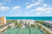 Coastal Retreat: 2B/2B Direct Ocean Front Condo