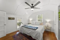 Cozy Cabin with BBQ Deck in Serene Woods - Delightful Hideaway