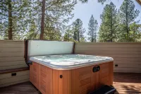 Private Hot Tub and Scenic Forest Views - Charming Tranquil Retreat
