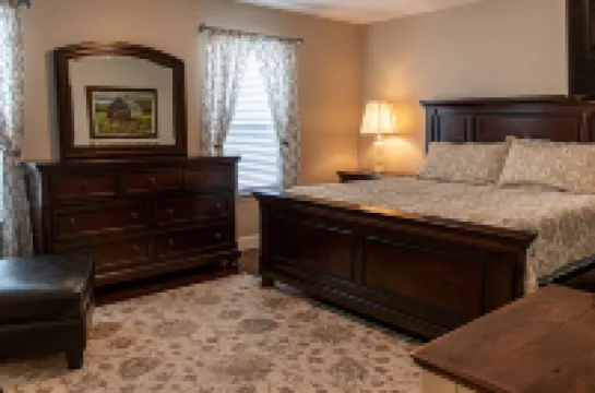 Stunning Mountain Views and Spacious Backyard - Serene Modern Retreat