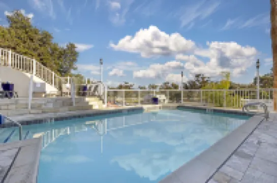 โรงแรมเบสท์เวสเทิร์นพลัส มารีน่าชอร์ส โรงแรมในดาน่าพอยต์