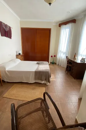 Bamboo Room with Mountain Views and Lots of Natural Light