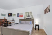 Cozy Cabin with Scenic Views and Fire Pit - Charming Hill Country Retreat Hotels in Hays County
