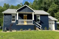 New - Cozy Hocking Hills Cottage w Hot Tub