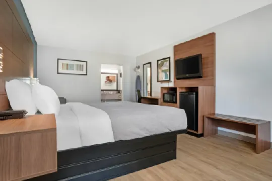 ควอลิตี้ อินน์แอนด์สวีท ใกล้เลค ยูเฟาลา โรงแรมใน