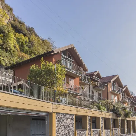 Sunny Varenna Apartment