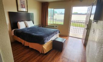 HomeTown Inn and Suites