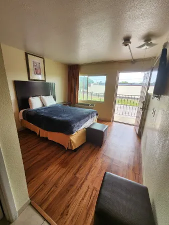 HomeTown Inn and Suites Отели в г. Мескит