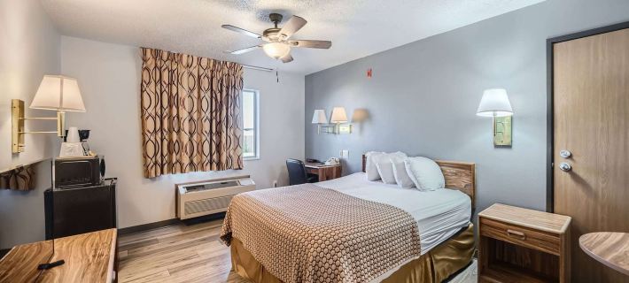 Travelodge by Wyndham Longmont Hotels in Weld County