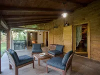 Amazing Chalet with Private Garden, Hot Tub, Sauna, Great Location by the River