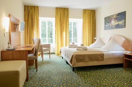 Kulturhotel Fürst Pückler Park Отели в г. Грос-Дюбен