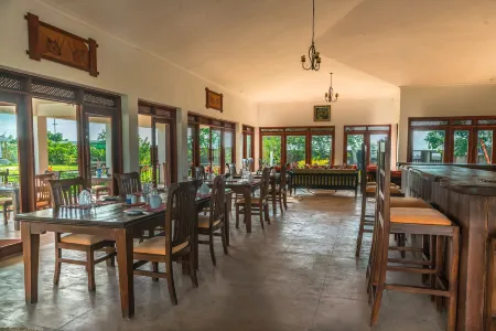 Moyoni Airport Lodge