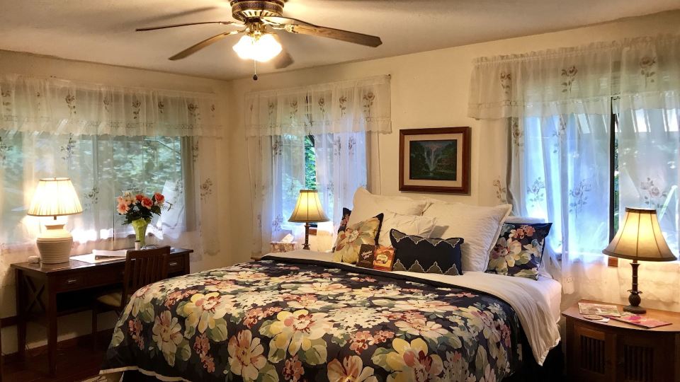 Hale Maluhia Country Inn