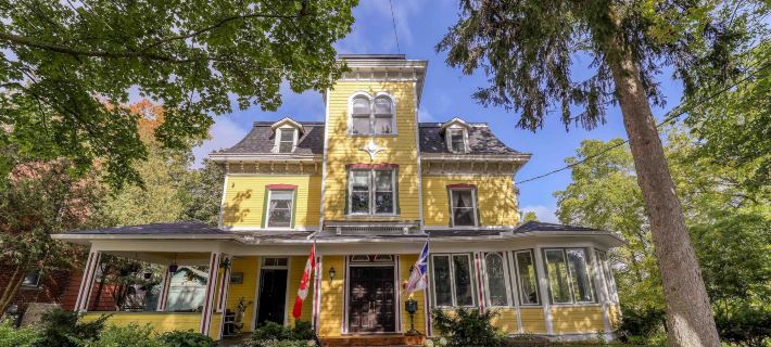 Pangea House Hotele w: Gananoque