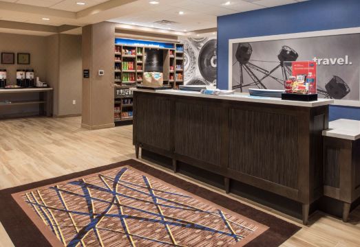 햄프턴 인 & 스위트 시애틀/레드먼드 와