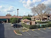 Motel 6 Oakdale, CA - parking