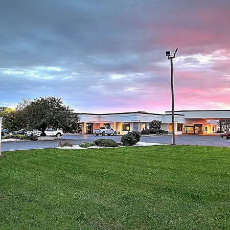 The Lux Hotel & Conference Center, Ascend Hotel Collection