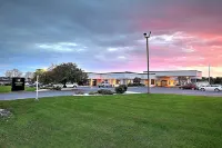 The Lux Hotel & Conference Center, Ascend Hotel Collection Hotels in Seneca County