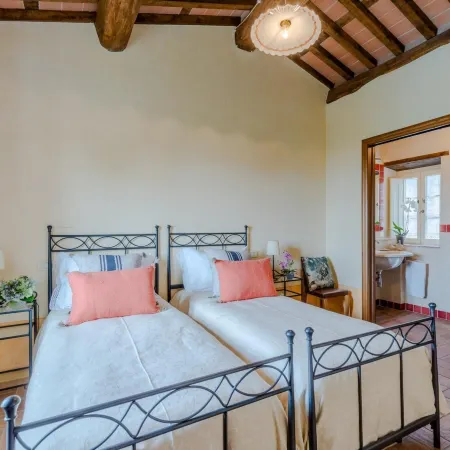 Tuscan Fizz Villa a Vineyards Retreat