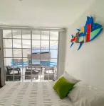 해변에서 한 블록 떨어진 조용한 아파트먼트  호텔