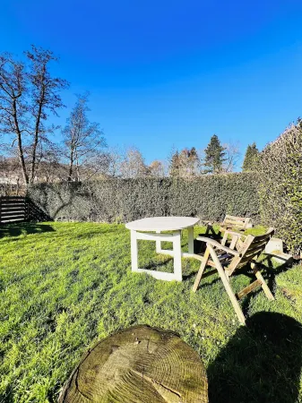 Maison proche rivière avec jardin